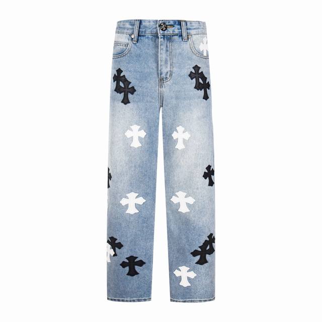 高版本Chrome Hearts克罗心 皮标十字水洗牛仔裤，男女同款。Ch牛仔裤均需要成品水洗后再拆开手工订绵羊皮十字皮再拼接完成，整件工艺多到说不清。质感到手