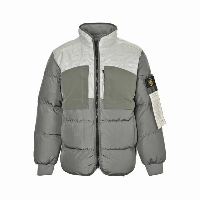 Stone Island 石头岛 24Fw 双色拼接棉服 上身效果超级棒.整件细节该有的都有，不遗漏任何地方 此款采用 G精梳棉 顶级缝合工艺 保暖效果更甚羽绒