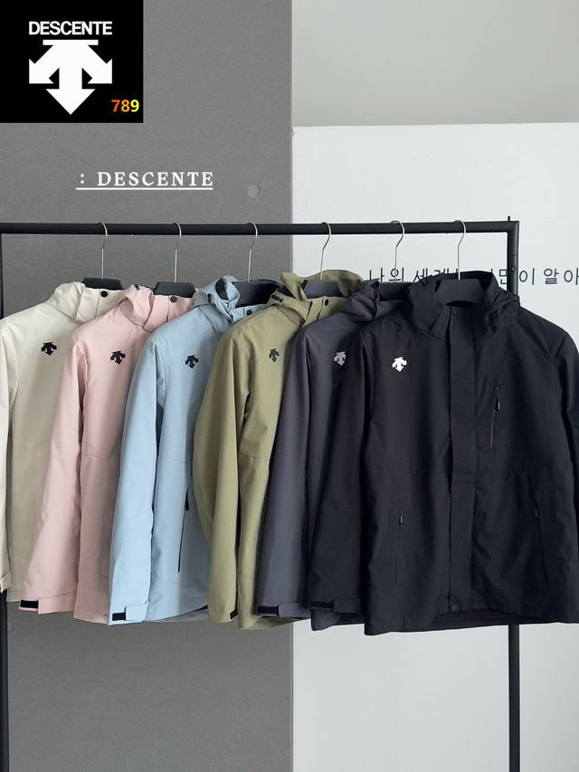 迪桑特 情侣款 三合一冲锋衣 年少不知冲锋衣的好 现在真香！！ 山系冲锋衣来袭 多重配色可选 满足你的不同穿衣需求 每一个配色都是经典百搭 不过时 -真正的防水