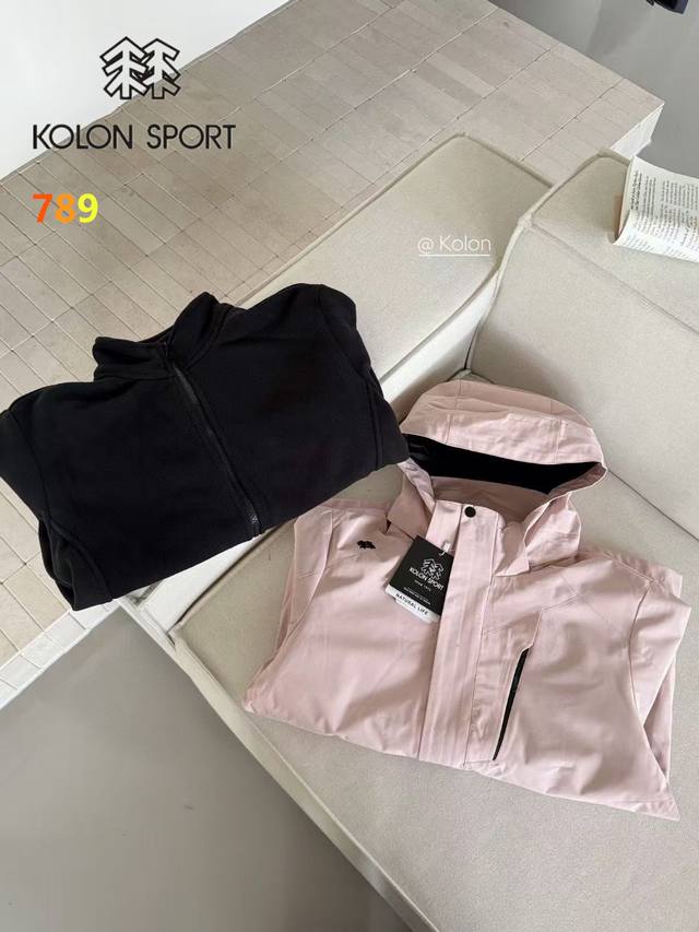 迪桑特摇粒绒三合一迪桑特 情侣款 三合一冲锋衣 有效阻挡风霜雨雪 可拆卸抓绒内胆三合一冲锋衣 特点： 1 外层Texapore外层防水透气 耐磨耐穿 2 可拆卸