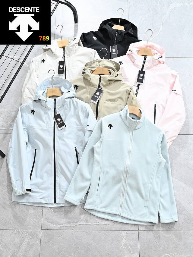 迪桑特户外二合一摇粒绒内胆冲锋衣外套！！！可拆卸内胆 内胆可单穿，高品质 ，科技面料 防风防水 ，轻量化设计 ，宽松大牌设计 立体剪裁 冲锋衣透气舒适面料 不闷