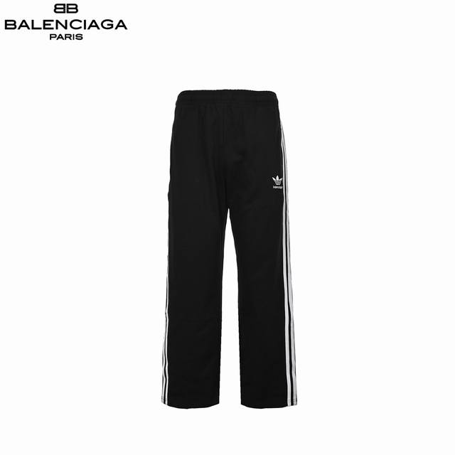Balenciaga & Adidas 巴黎世家阿迪达斯联名走秀长裤 面料采用原版高弹聚纤科技材质 上身轻盈舒适 透气效果极佳 全套订制辅料拉链 Size:Xs