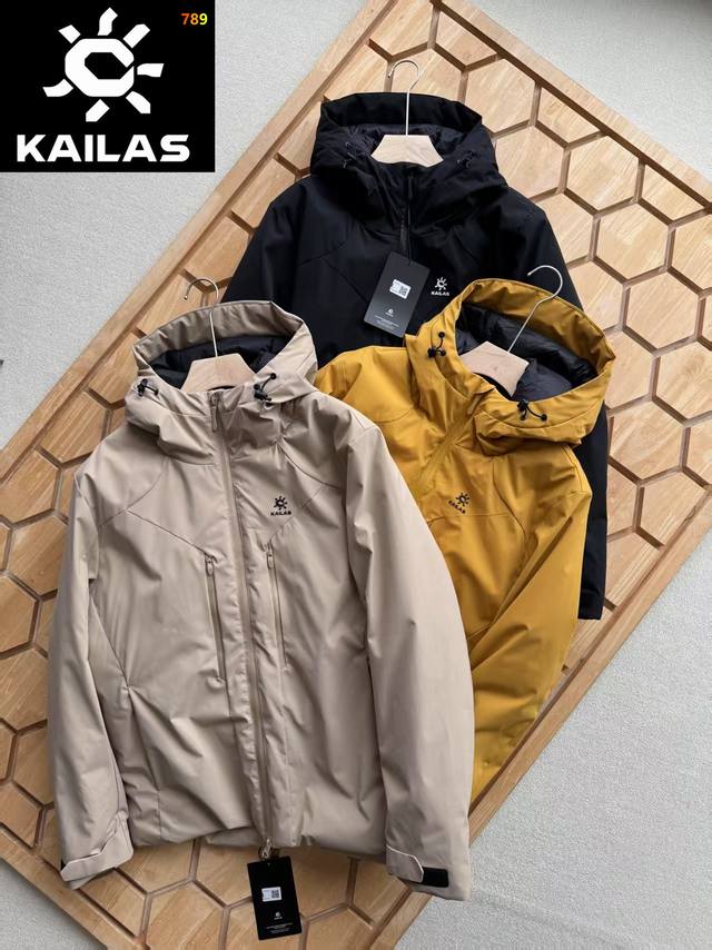 25冬季新款棉服户外风，保暖防风防泼水冲锋棉衣。凯乐石2025柜最新款男女情侣款连帽棉服！ 主推爆品，又是一款非常好看的棉衣，算是在寒冷冬季给大家送来的温暖，首