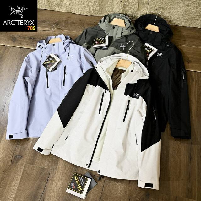 高端品质 俩件套 春季秋季男款女款三防面料三合一俩件套连帽冲锋衣，一衣三穿！便于户外出行辨别方向！ 三合一可拆卸，功能性冲锋外套+绒内胆，冲锋衣面料采用黑科技