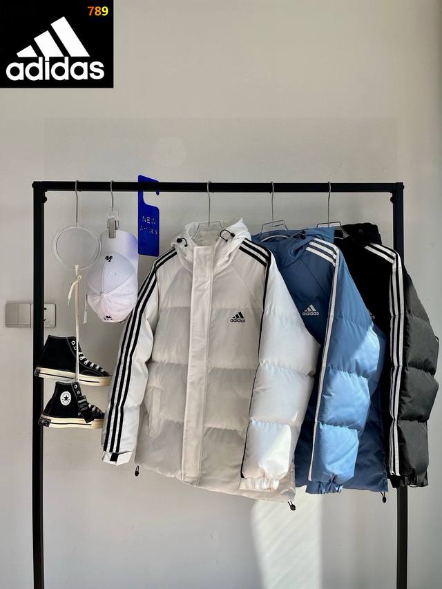 阿迪三杠经典棉服 阿迪达斯Adidas 三叶草三条杠棉服，保暖收割机，Yyds，防寒厚款锁住温暖，零下温度轻松应对，甄选健康棉，品质严格把控，舒适柔软保暖性出色