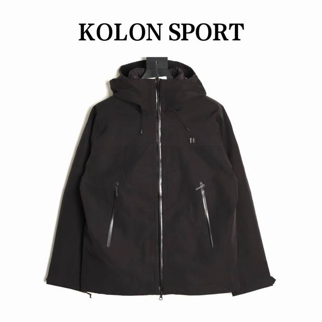 Kolon Sport可隆 二代 三合一拆卸羽绒服 标由原来硅胶材质改成为钢标，冲锋衣外壳材质升级 整体柔软且舒适度增加 并且采用排骨内胆，单穿内胆更加好看保暖