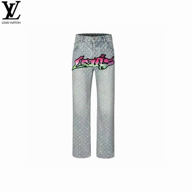 Louis Vuitton 路易威登 渐变涂鸦满印前后火焰牙刷绣提花牛仔裤 本款宽松牛仔裤取材 Monogram 提花织物，以经典图案烘托当季路易威登标识，令
