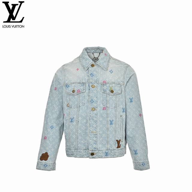 Louis Vuitton 路易威登 Tyler联名老花提花刺绣牛仔外套 定制原版斜纹全棉提花牛仔材质，水洗做旧复古浅灰蓝，整体饰以老花图案装饰。手袖皮革章仔呼