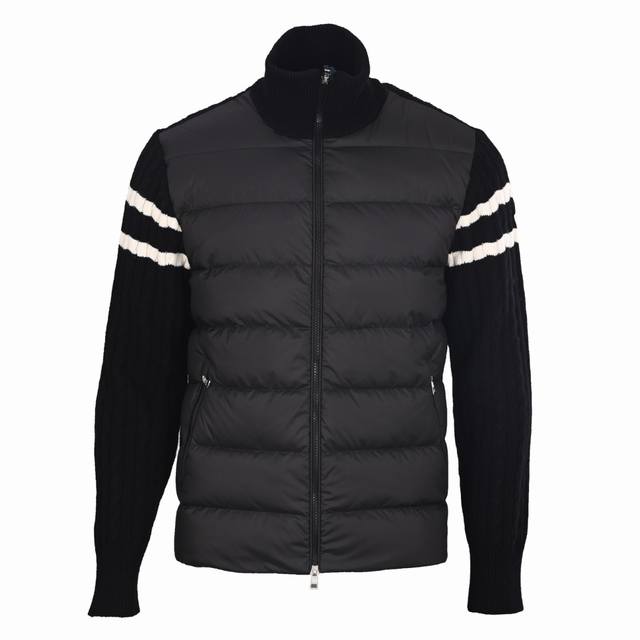 Moncler蒙口Mc 双袖拼接毛织袖立领薄绒羽绒服外套 外层前身面料采用100%锦纶 尼龙 ，以其高密度结构实现卓越防风效果，同时具备极强的耐磨性与抗皱性，日