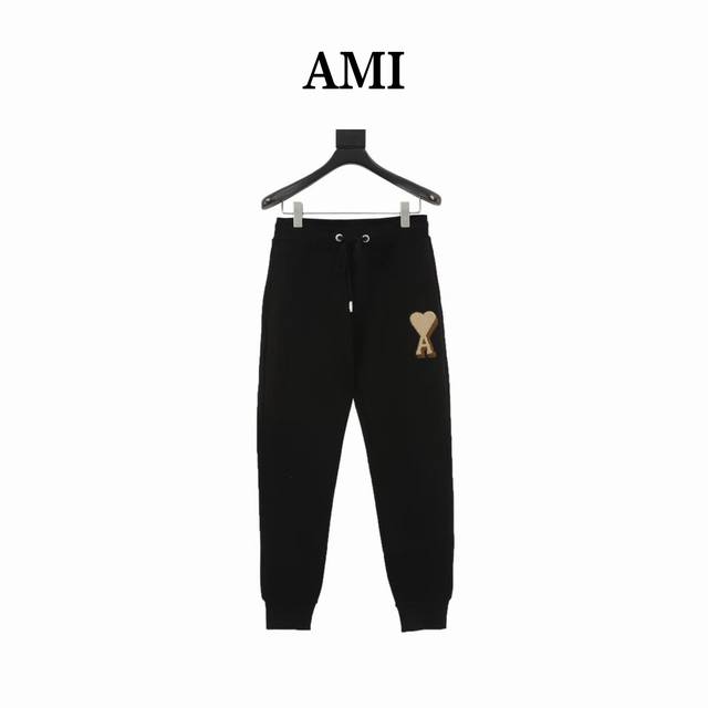 Ami加绒卫裤 它知冬天的风会钻进骨头缝里所以悄悄织进了一层细密的暖绒 内里 拥抱级 磨毛绒｜选超细纤维绒感面料 接触肌肤的瞬间 不是生硬加热 而是被云朵包裹的