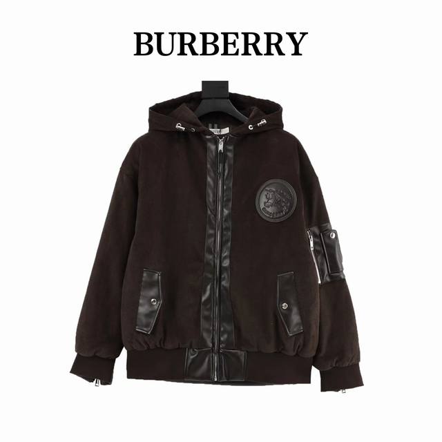 Burberry 巴宝莉 刺绣徽标拼皮羊羔毛外套 原26,800购入，面料采用7*7支精梳赛络纺纱做加厚480克斜纹牛仔面料，前襟下暗藏刻字纽扣开合，前幅将战马