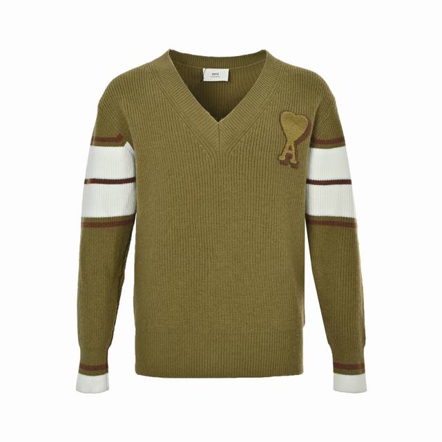 Ami 25Fw 胸前毛巾绣爱心V领毛衣 原版7640元开模定制 谁穿谁好看 百搭不挑人 直接上数据： 正确定制2025新款印章 区别市面看图说话商家 注意！！