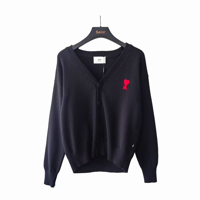 实拍细节图 +尺码表 Ami 艾米 刺绣小爱心提花针织圆领长袖毛衣 万年经典款 谁穿谁好看 百搭不挑人 直接上数据： 90%棉 10%羊毛线 正确标注版本 高品