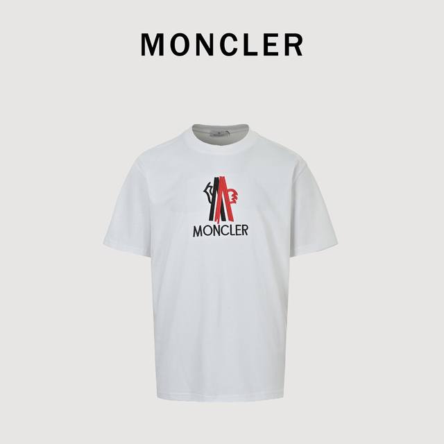 Moncler 蒙口 Logo立体刺绣 短袖T恤 32支双纱面料克重 克纯棉营造，纺织密度高，垂感佳，不易变形，厚织感加上紧密纺纱工艺，不会影响Tee的透气性，