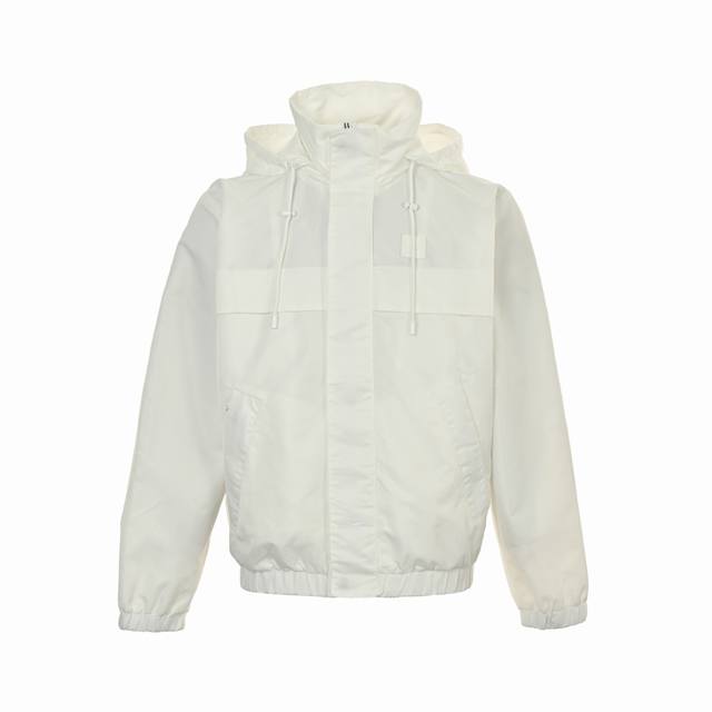 Louis Vuitton 路易威登 单面拼接纯色冲锋衣连帽夹克外套 原版25800购入，定制布料分为纯色面尼龙材质布料和定做满Logo真丝提花面。隐藏式帽子工