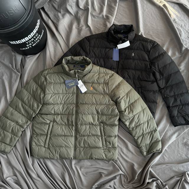 Ralph Lauren 拉夫劳伦小马刺绣Colden可收纳哑光排骨立领羽绒服排骨 颜色: 黑色 银标 绿色 橘标 尺码表：S Xl 稍稍偏大 卡码拍小 S：肩