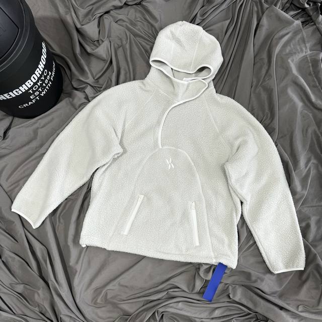 Ins小众设计师款机能蒙面脏脏羊羔绒连帽外套。 S胸围114衣长68 M胸围118衣长70 L胸围122衣长72 Xl胸围126衣长74