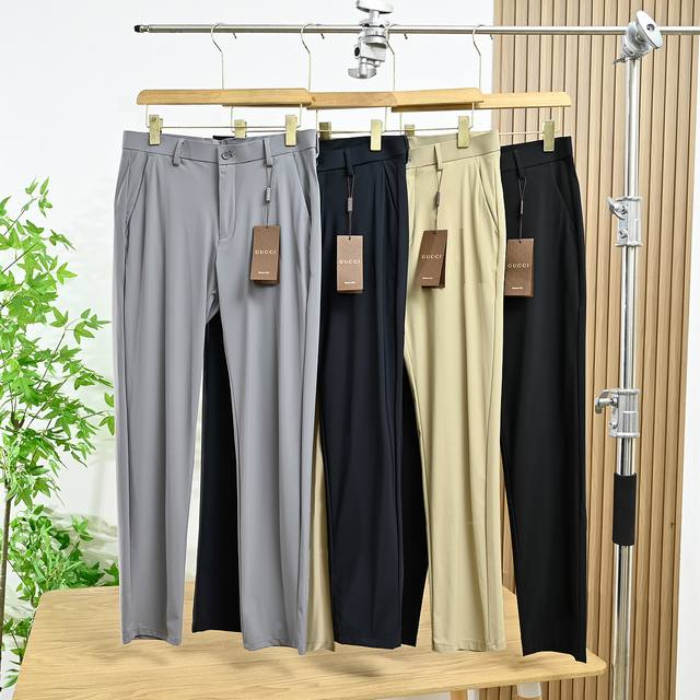 Gucci古驰烫金字母牛奶丝四面弹休闲男士长裤西裤 男士商务休闲西裤，顶级外贸行货，可商务可休闲，简单简约大气上身挺括有型，面料采用客供牛奶丝四面弹面料，弹力巨