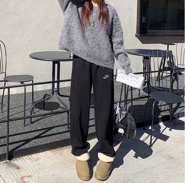 原版质量 对标千元裤130 克加绒裤 刺绣耐克Nike 克加绒束脚裤情侣款男女同款黑色长裤 加绒裤 克 最小码达到688克 是目前市场最高规格质量的也是市场最厚