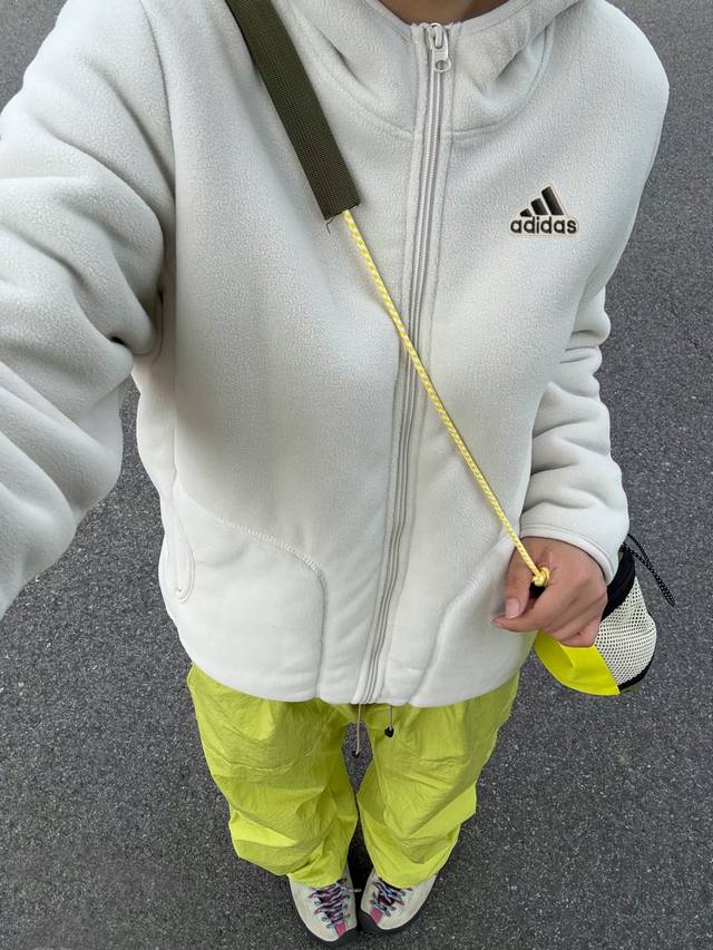 阿迪达斯Adidas男女情侣秋冬520克加厚仿羊羔绒保暖外套时尚百搭连帽上衣外套加厚羊羔绒棉服 天气热的时候外穿 天气冷的时候外面套羽绒服或者马甲 简直是秋冬神