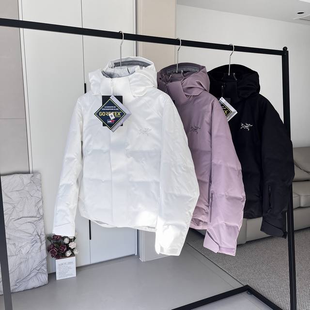 减80690 细节图 Arc'teryx 始祖鸟 三色Andessa Gtx 3L保暖防水防风滑雪羽绒服女款 -顶级版本，连帽设计使其更加适合滑雪防水穿着。可拆