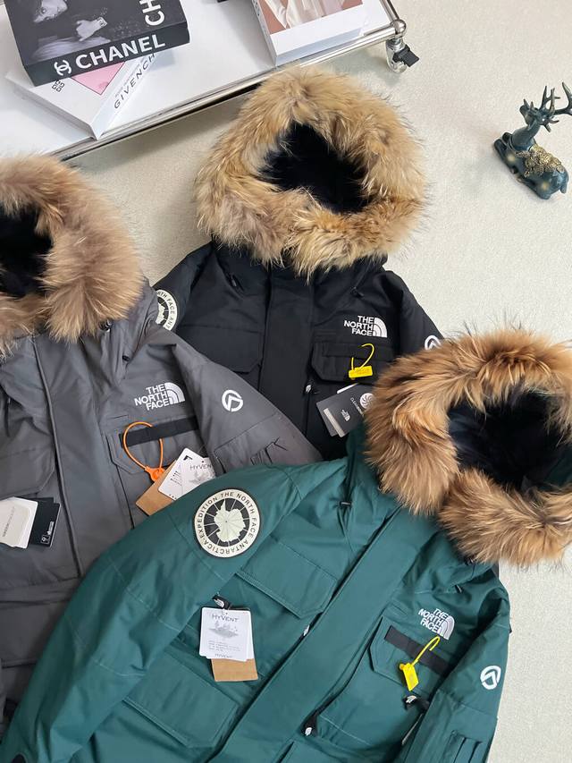 新款上新 细节图 The North Face 北面 巅峰联名大鹅系列Southern Cross parka 光电子机能四口袋极地工装毛领羽绒服 最高版本区别