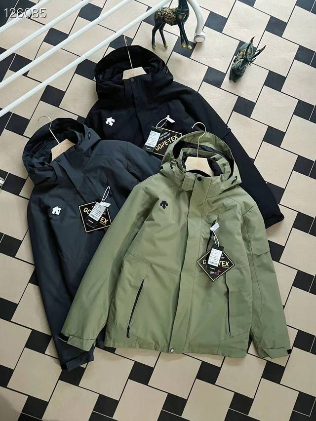 新款上新 实拍图 高品质 Descente 迪桑特顶级连帽三合一外套冲锋衣羽绒服两件套！ 情侣款 三合一冲锋衣 年少不知冲锋衣的好 现在真香！！ 山系冲锋衣来袭