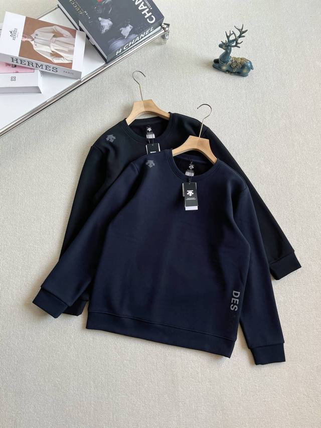 新款上新 实拍图 加绒款 高品质 Descente 迪桑特2025冬季运动圆领套头加绒卫衣 休闲运动必入的一款..男子圆领套头卫衣...百搭不挑人..专柜在售好