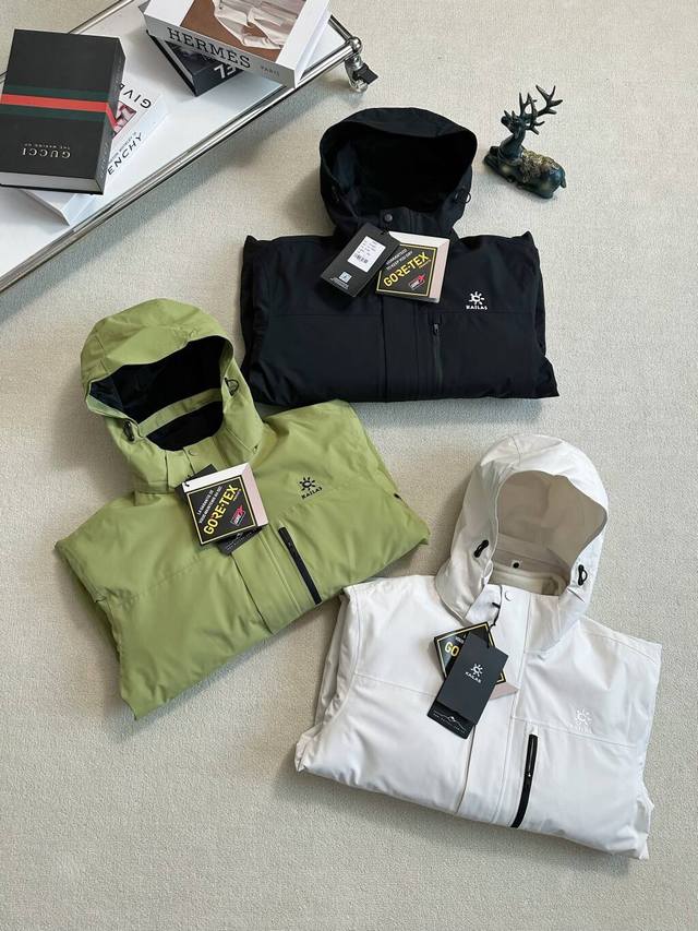 新款上新 细节图 Kailas 凯乐石 男女同款摇粒绒三合一冲锋衣。机能王炸 可拆卸摇粒绒内胆：冷了装上，瞬间化身 “移动暖炉”，秋冬山野徒步抗住低温；热了拆下