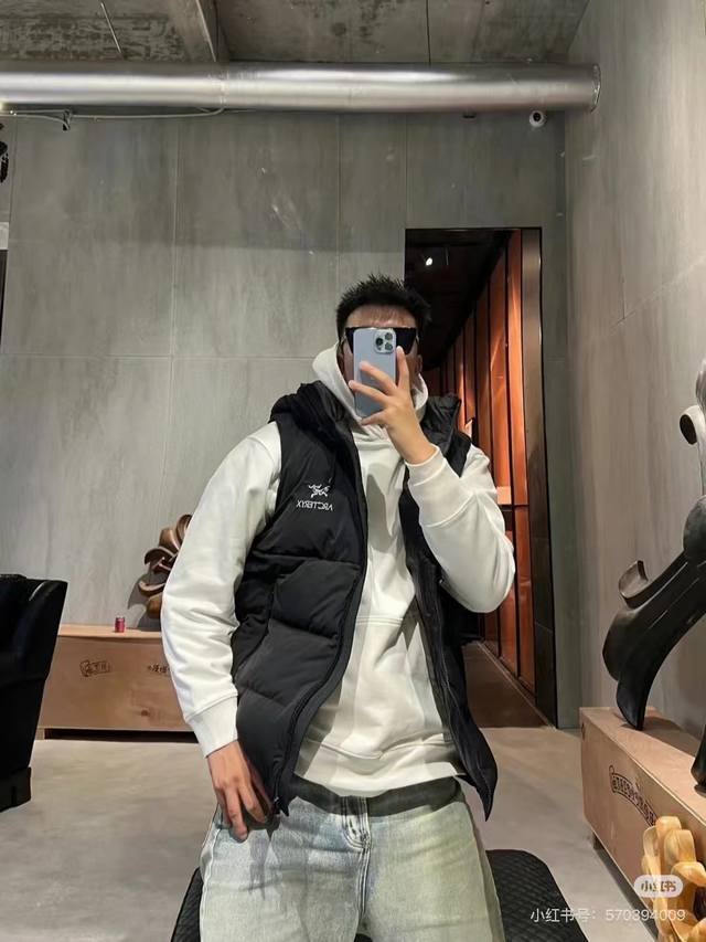 新款上新 模特图 Arcteryc始祖鸟秋冬新款经典鸟刺绣Logo男女保暖透气户外连帽羽绒马甲 贸易公司渠道！鸟家重磅订单臻品上线，绝对值得信任的渠道保真货，赶