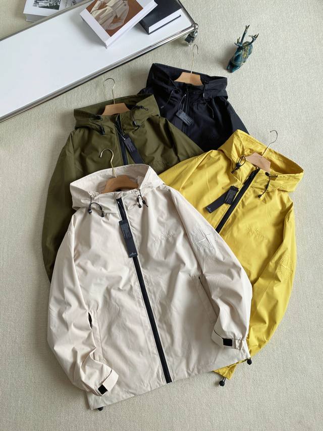 新款上新 实拍图 顶级版本 Stone Lsland 石头岛25Ss刺绣多功能防水防风户外冲锋衣三合一外套！内附两排拉链加内衬摇粒绒内胆，即保暖又可拆卸单穿！可