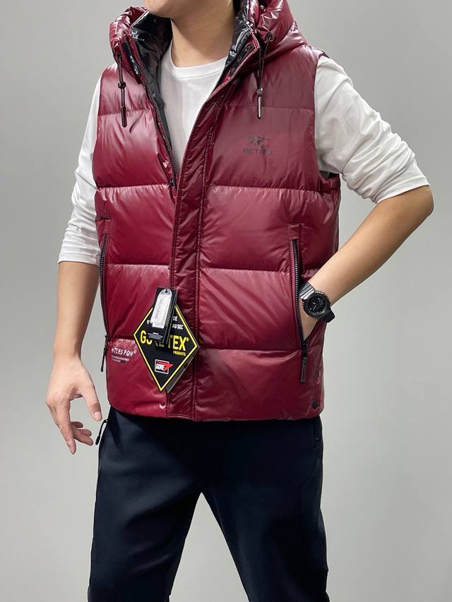 新款上新 模特图 高品质 Arcteryx 始祖鸟秋冬连帽拉链亮皮情侣马甲轻薄羽绒服！ 经典著作，日常休闲 随意搭配 都是无可挑剔，送人自留！都非常有面 经典款