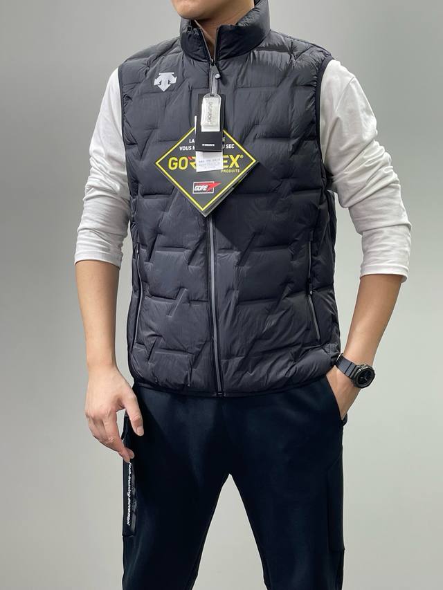 新款上新 模特图 高品质 Descente 迪桑特秋冬羽绒立领拉链情侣马甲轻薄羽绒服！ 经典著作，日常休闲 随意搭配 都是无可挑剔，送人自留！都非常有面 经典款