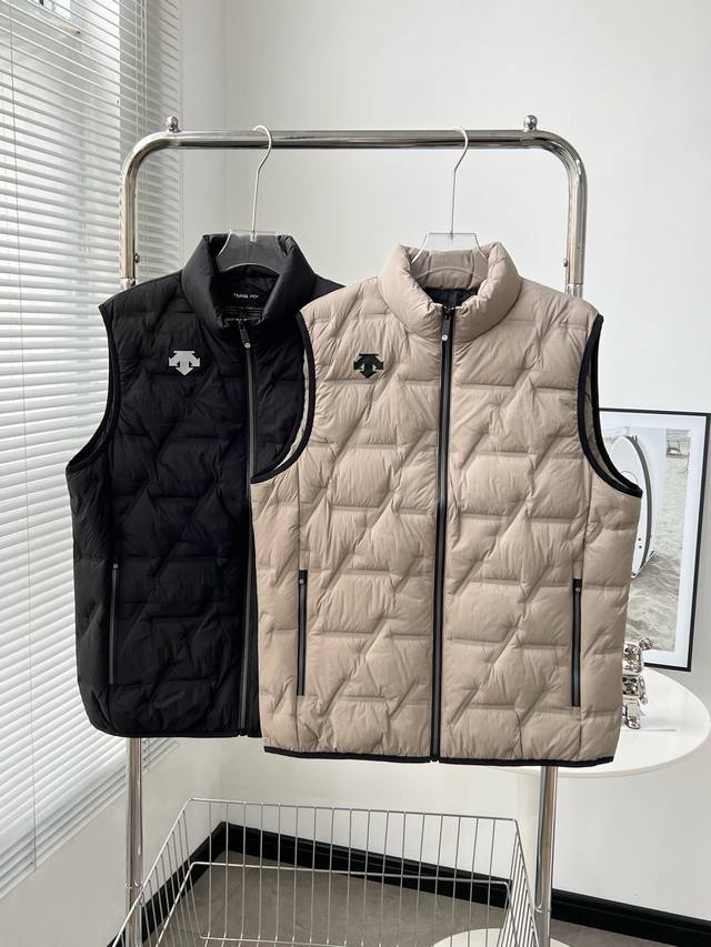 新款上新 实拍图 高品质 Descente 迪桑特秋冬羽绒立领拉链情侣马甲轻薄羽绒服！ 经典著作，日常休闲 随意搭配 都是无可挑剔，送人自留！都非常有面 经典款