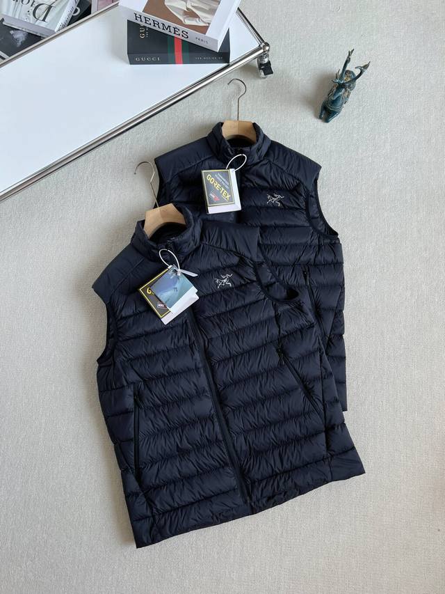 新款上新 实拍图 高品质 Arc'teryx始祖鸟Cerium Vest保暖男士立领鹅绒马甲！含绒量80％白鹅绒。天猫旗舰店 活动公价4160，超值闭眼入的高端