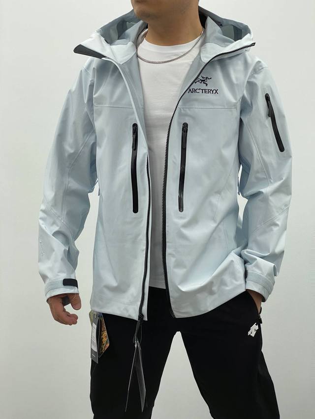 新款上新 模特图 市场最高版本全溢胶款 Arc'teryx始祖鸟 Alpha Sv 第7代 硬壳连帽冲锋衣 防风 防水 透气 功能性外套 户外 登山服 采用经五