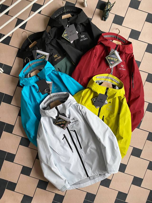 新款上新 实拍图 市场最高版本全溢胶款 Arc'teryx始祖鸟 Alpha Sv 第7代 硬壳连帽冲锋衣 防风 防水 透气 功能性外套 户外 登山服 采用经五