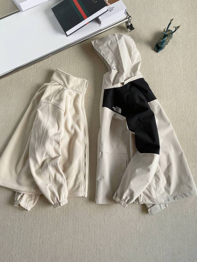 新款上新 细节图 高品质 2025冬款Thenorthface北面户外冲锋衣三合一外套！内附两排拉链加内衬380G银狐绒双面绒，既保暖又可拆卸单穿！可Cp结合起