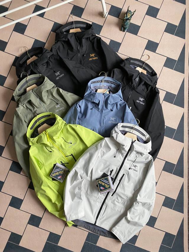 新款上新 实拍图 市场最高版本全溢胶款 Arc'teryx始祖鸟Alpha Sv 第六代Gore-Tex 硬壳压胶防水冲锋衣 美缝溢胶的，跟Z版压胶一模一样最高