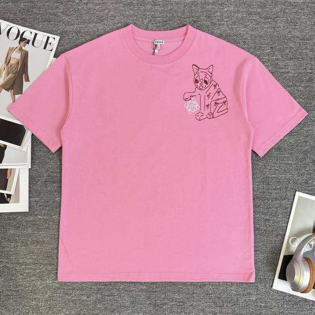 A665 当天到货 现货现配 Loewe 罗意威 高品质320克圆领短袖T恤 品牌经典 小猫毛线球拼接刺绣字母Logo 2026Ss早春官方同步 高版本 高品质