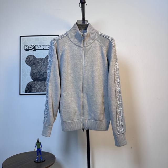 款号：D110 Dior 官网款迪奥织带拼接提花毛衣针织套头男女同款 三标齐全 官网1:1:1区别市场通货 随意对比 采用2 40百分百精棉编织纱线羊绒面料 颜