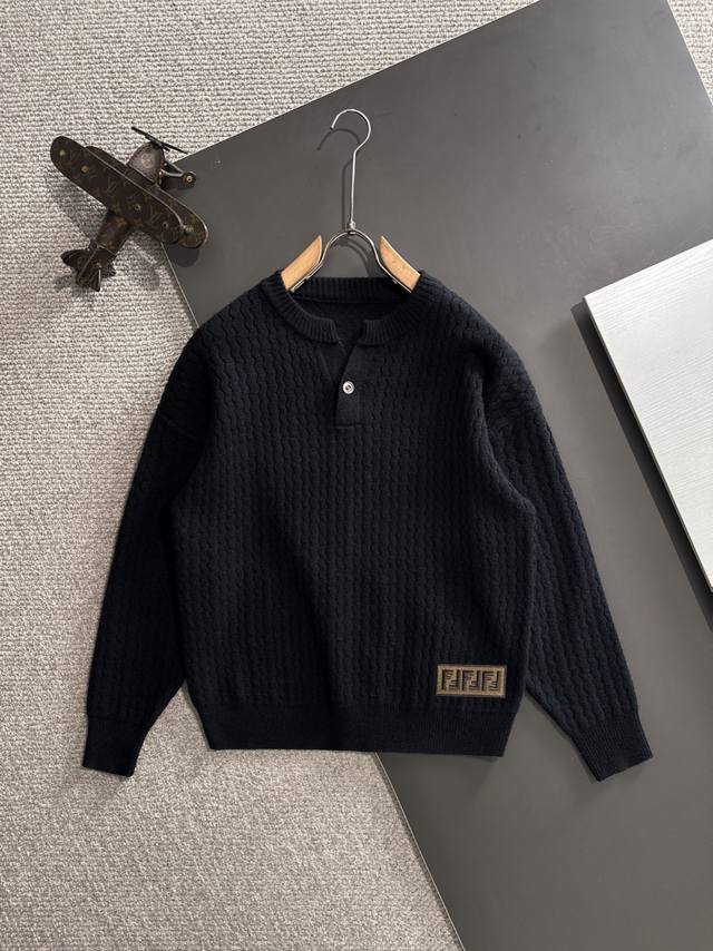 隔天出货 芬迪 2025官网冬季最新毛衣，专柜同步在售爆款！特供羊毛混纺面料.手感舒适.可直接接触皮肤，Logo徽章精致刺绣标志，极为抢眼！细节凸显大牌时尚魅力