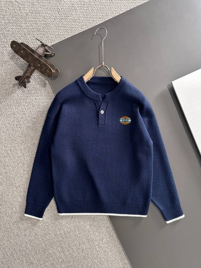 隔天出货 Gucci 2025官网冬季最新毛衣，专柜同步在售爆款！特供羊毛混纺面料.手感舒适.可直接接触皮肤，Logo徽章精致刺绣标志，极为抢眼！细节凸显大牌时