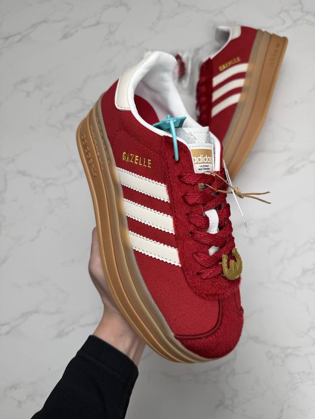 合作私 Adidas Originals Gazelle Cny新年款 马年限定 经典运动 德训鞋 女款 红色 货号 Kj4293 Size 36 36.5 3