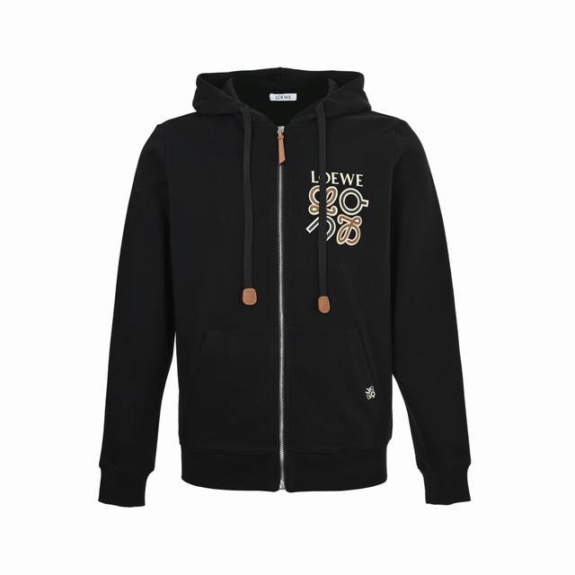 精修实拍 售后无忧 Loewe 罗意威 昂跑联名徽标拉链连帽外套 25秋冬罗意威昂跑系列新款外套，采用高克重纯棉面料，布面干净，下摆和袖口采用双层立体螺纹设计防