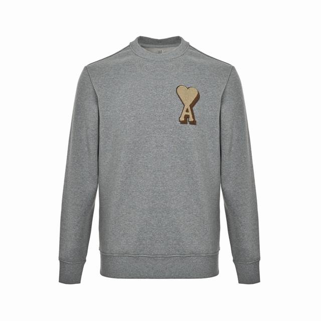 精修实拍 售后无忧 Ami 毛巾绣爱心加绒圆领卫衣 降温天气 但爱意持续升温Ami 经典大A标识 以温柔植绒工艺立体呈现触手可及的柔软 包裹细腻密绒内里像是被阳