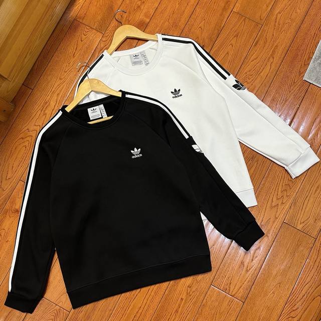 上新 万针刺绣Logo冬季新款情侣款专柜男女同款女士阿迪圆领加绒卫衣保暖打底衫三条杠加绒加厚卫衣男士三条杠刺绣圆领男士加绒卫衣潮流学院风女神男神青年 海外版！阿