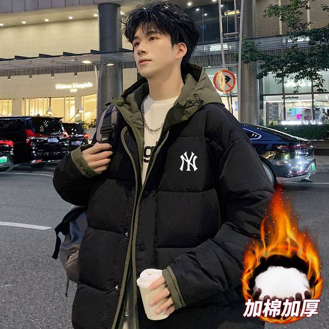 Nike 耐克海外限定款假两件连帽羽绒棉服外套，男女同款，独家爆款，冬季衣橱必备的一款人气棉衣， 上身超级好看！ 纯天然手塞羽绒棉填充，每个部分充棉饱满 给人温