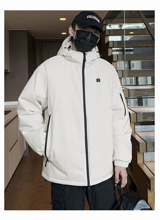 Kolonsport 可隆25年冬季情侣款连帽棉衣外套！ 户外情侣款连帽加厚羽绒棉衣外套！ 连帽设计，帽子可拆卸！ 简约大方的羽绒棉衣外套 超轻保暖，纯色设计，