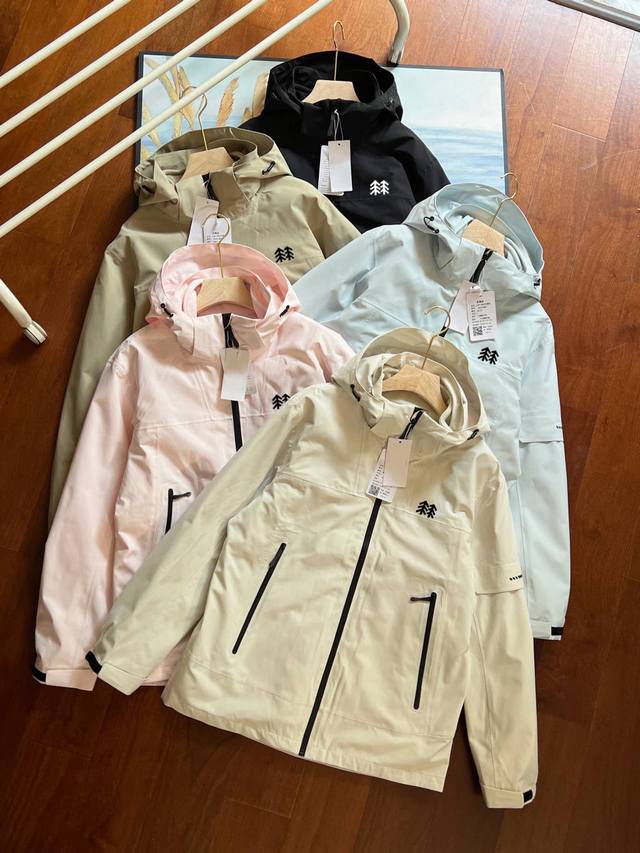 新款可隆-Gore-Tex 防水透气软壳情侣款三合一冲锋衣 颜色；黑色，白色，粉色，卡其色，蓝色， 尺码；M-3Xl 款号6666007 傲视全网，最新科技面料